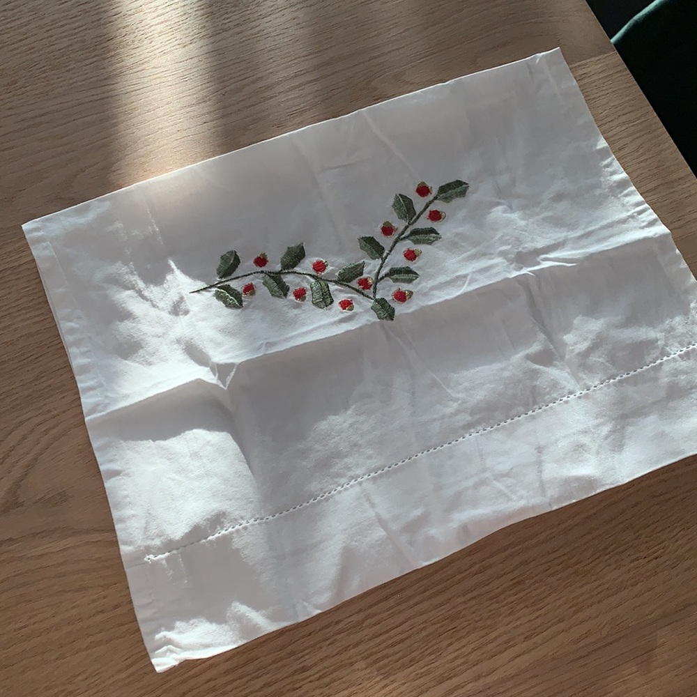 Christmas 🎄 ✨April Cornell Embroidered Cotton Tablecloth